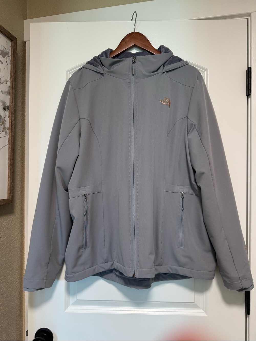 The North Face Women’s Light Gray Hooded Softshell Jacket With Cloth Lining